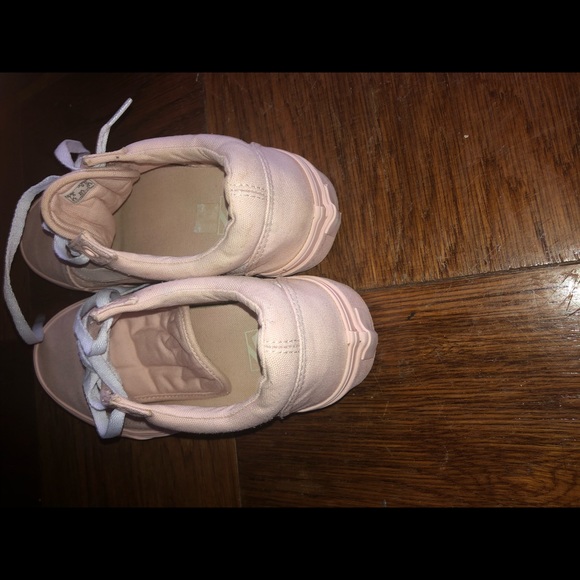 Pale, all pink vans - Picture 6 of 6